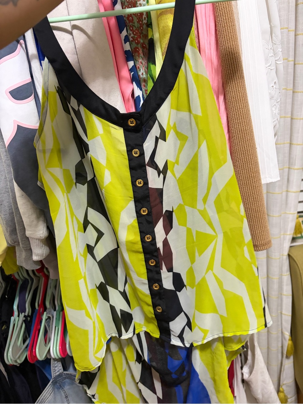 Sleeveless Geometric Print Blouse